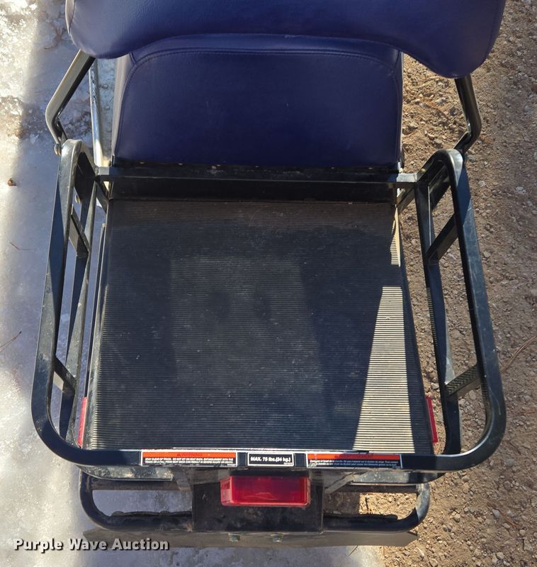 image for item ER5148 2004 Polaris Wide Trak LX snowmobile