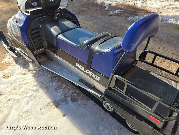 image for item ER5148 2004 Polaris Wide Trak LX snowmobile