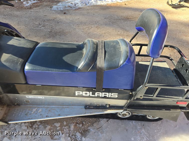 image for item ER5148 2004 Polaris Wide Trak LX snowmobile