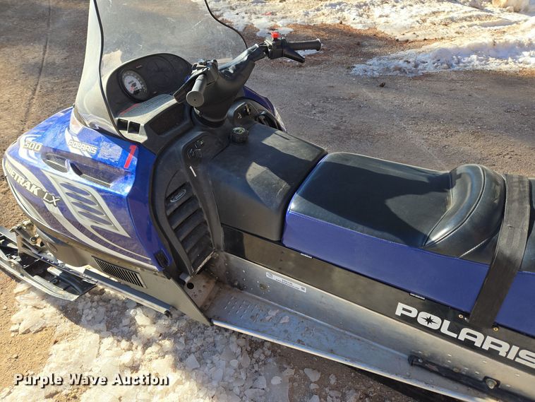 image for item ER5148 2004 Polaris Wide Trak LX snowmobile