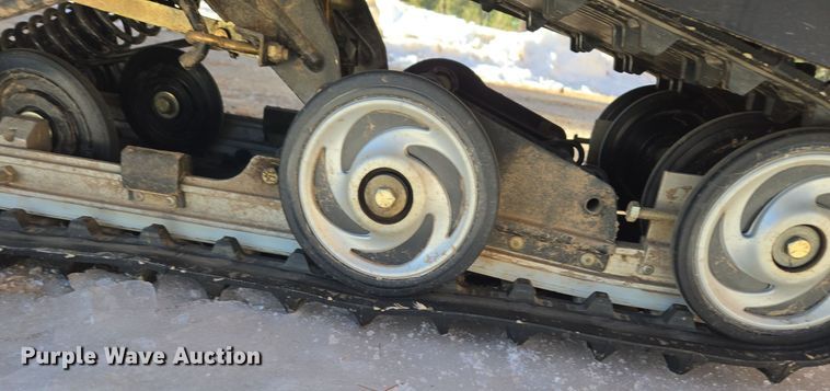 image for item ER5148 2004 Polaris Wide Trak LX snowmobile