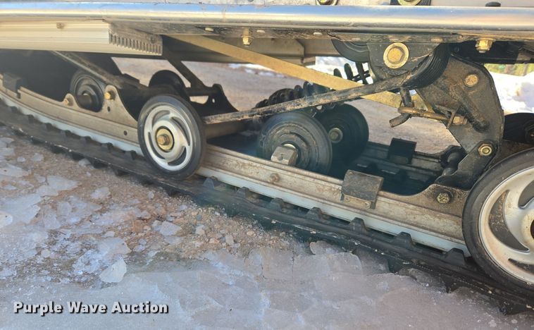 image for item ER5148 2004 Polaris Wide Trak LX snowmobile