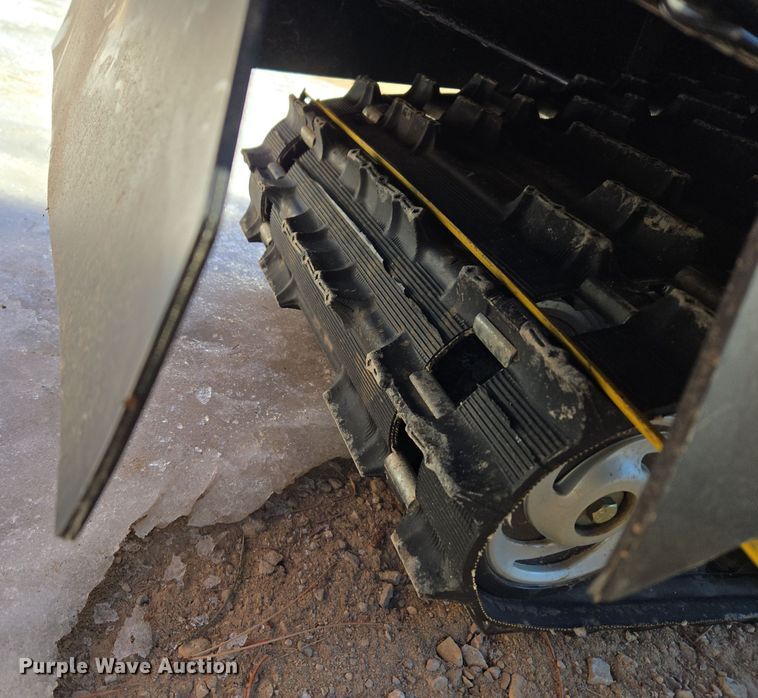 image for item ER5148 2004 Polaris Wide Trak LX snowmobile