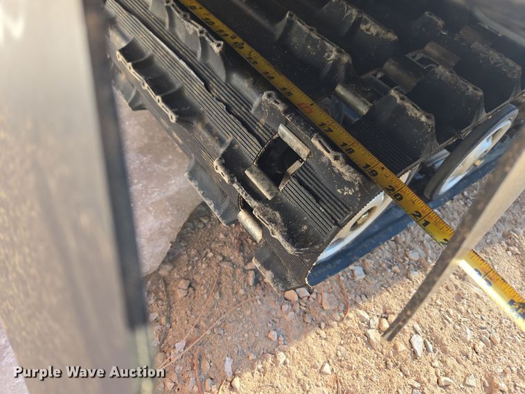 image for item ER5148 2004 Polaris Wide Trak LX snowmobile