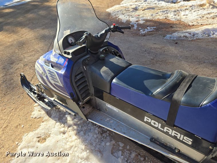 image for item ER5148 2004 Polaris Wide Trak LX snowmobile