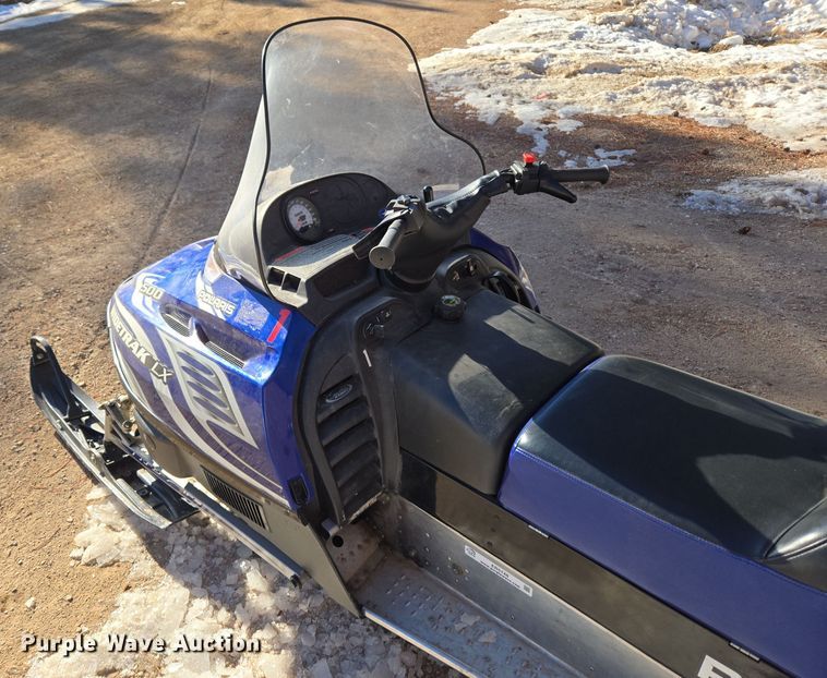 image for item ER5148 2004 Polaris Wide Trak LX snowmobile