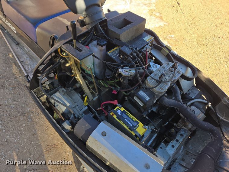 image for item ER5148 2004 Polaris Wide Trak LX snowmobile