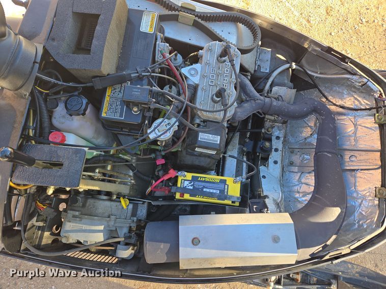 image for item ER5148 2004 Polaris Wide Trak LX snowmobile