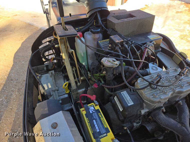 image for item ER5148 2004 Polaris Wide Trak LX snowmobile