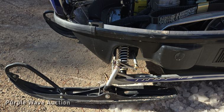 image for item ER5148 2004 Polaris Wide Trak LX snowmobile