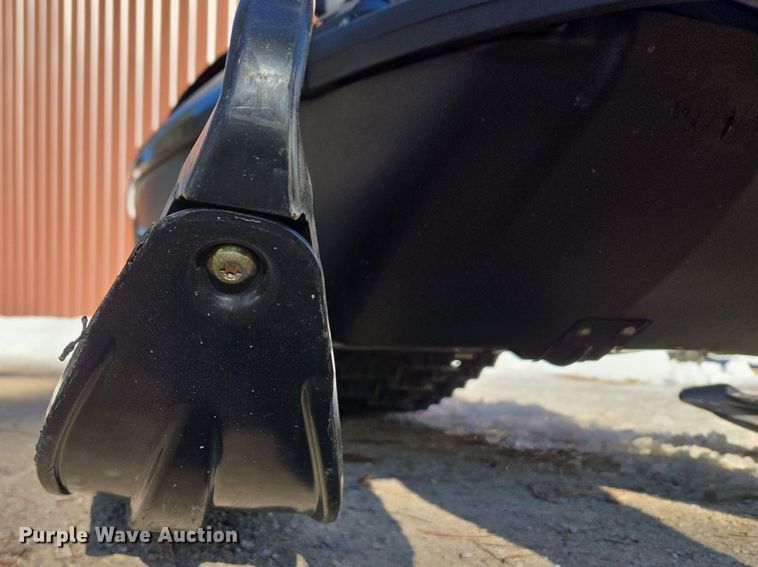 image for item ER5148 2004 Polaris Wide Trak LX snowmobile