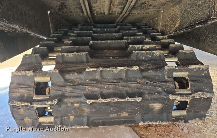 image for item ER5148 2004 Polaris Wide Trak LX snowmobile