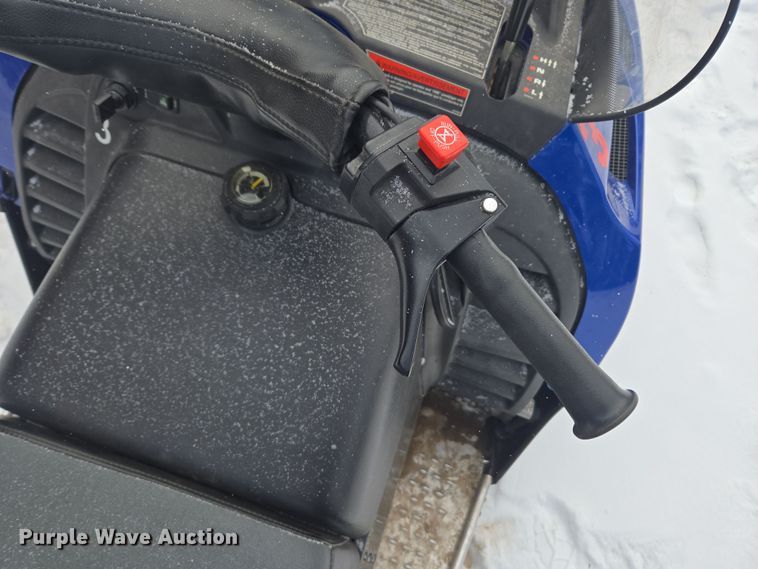 image for item ER5155 2007 Polaris Wide Trak snowmobile