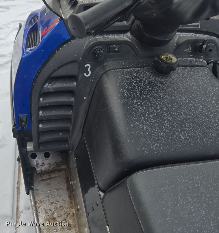 image for item ER5155 2007 Polaris Wide Trak snowmobile