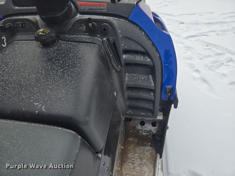 image for item ER5155 2007 Polaris Wide Trak snowmobile