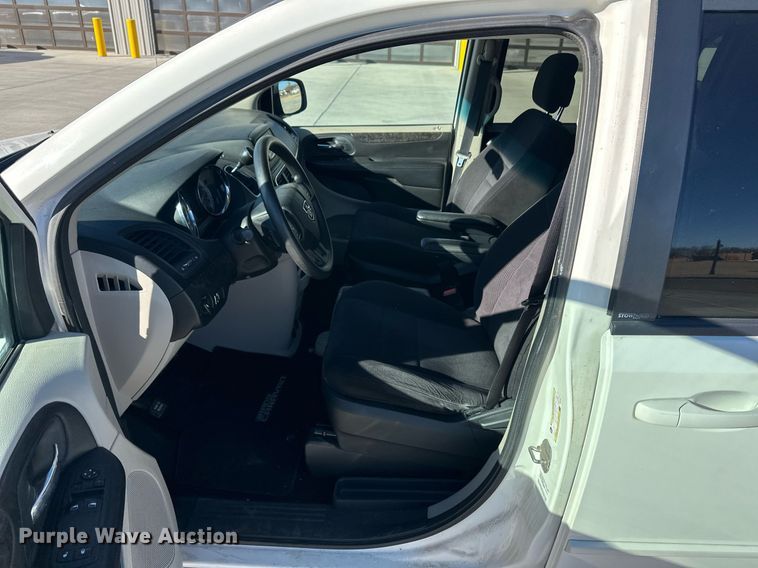 image for item ER8664 2011 Dodge Grand Caravan van