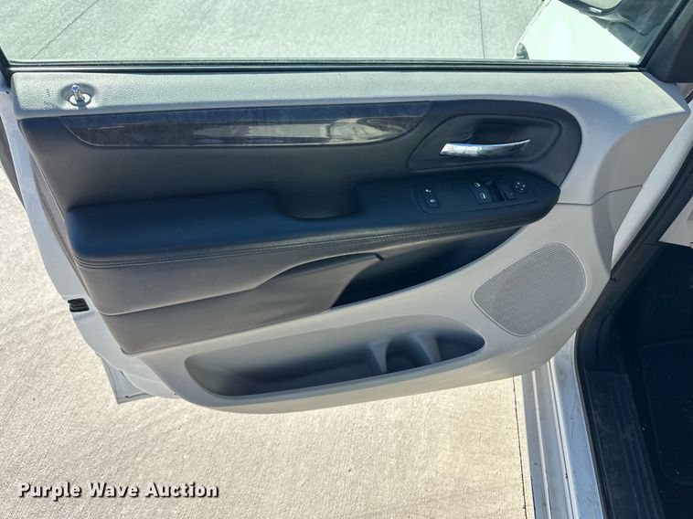 image for item ER8664 2011 Dodge Grand Caravan van