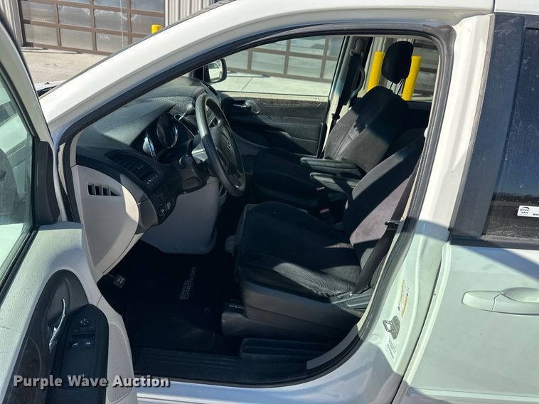 image for item ER8665 2011 Dodge Grand Caravan van