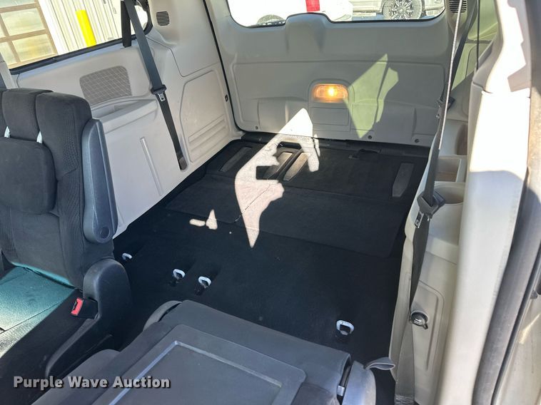 image for item ER8665 2011 Dodge Grand Caravan van