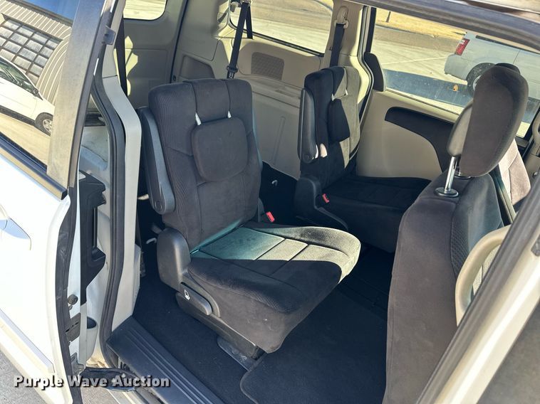 image for item ER8665 2011 Dodge Grand Caravan van