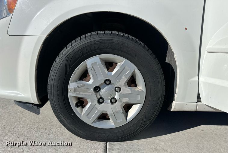 image for item ER8665 2011 Dodge Grand Caravan van