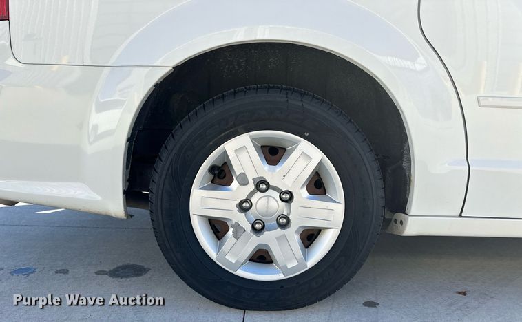 image for item ER8665 2011 Dodge Grand Caravan van