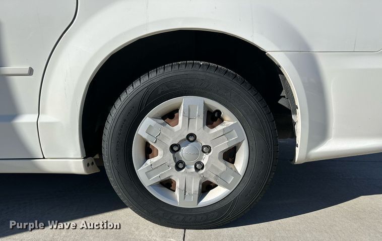 image for item ER8665 2011 Dodge Grand Caravan van