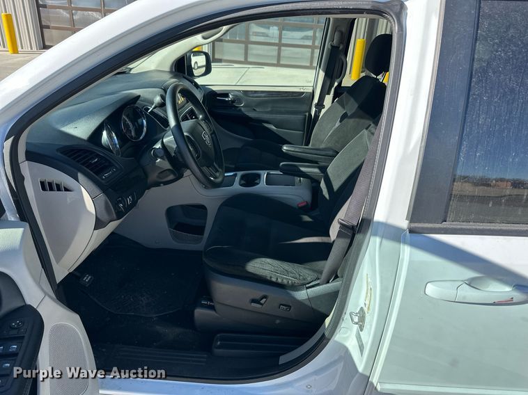 image for item ER8667 2016 Dodge Grand Caravan SXT van