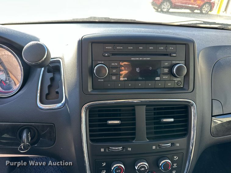 image for item ER8667 2016 Dodge Grand Caravan SXT van