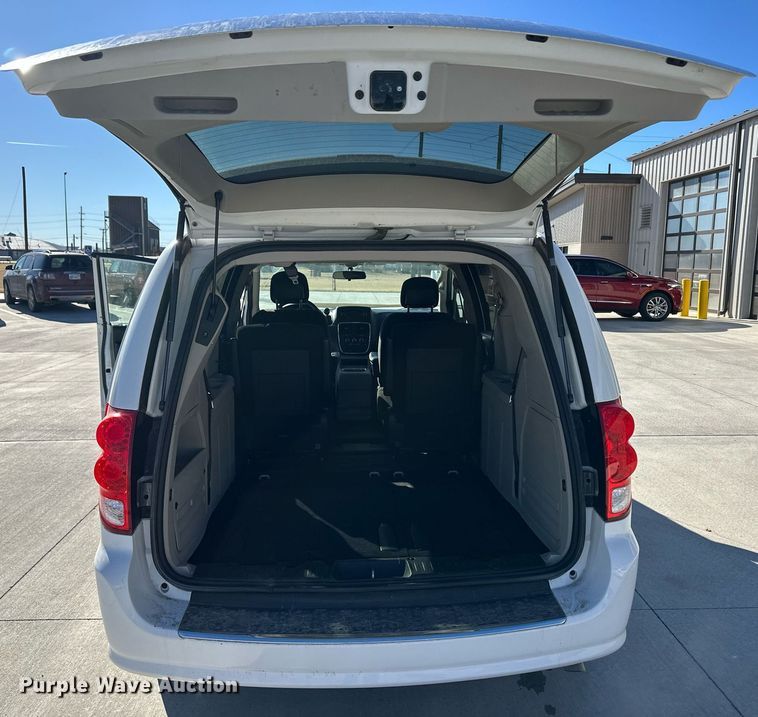 image for item ER8667 2016 Dodge Grand Caravan SXT van