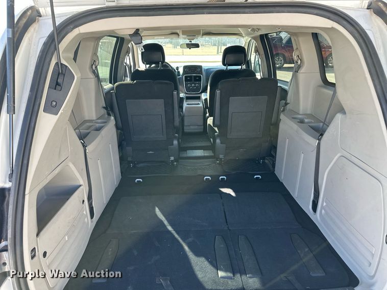 image for item ER8667 2016 Dodge Grand Caravan SXT van