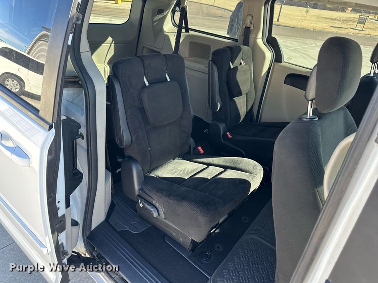 image for item ER8667 2016 Dodge Grand Caravan SXT van