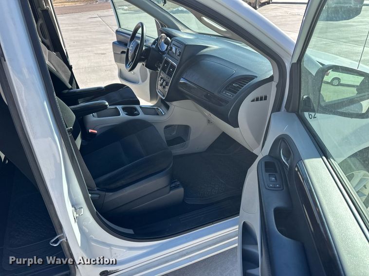 image for item ER8667 2016 Dodge Grand Caravan SXT van