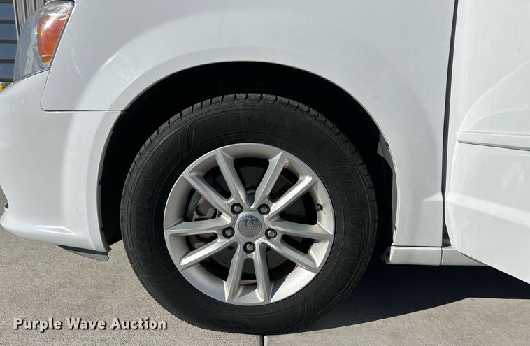 image for item ER8667 2016 Dodge Grand Caravan SXT van