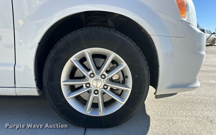 image for item ER8667 2016 Dodge Grand Caravan SXT van