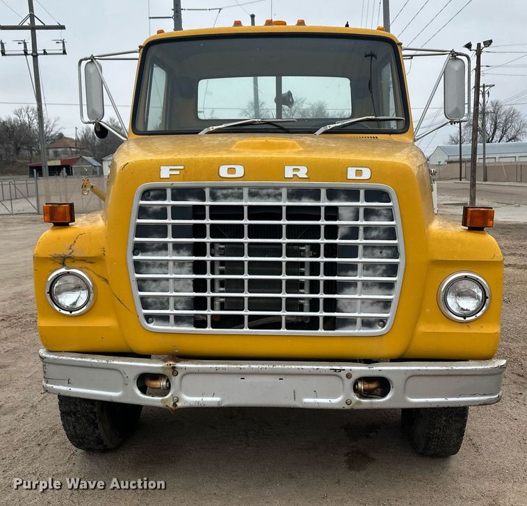 image for item ER8711 1982 Ford 700 oil distributor truck