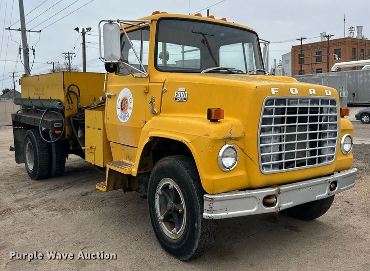 image for item ER8711 1982 Ford 700 oil distributor truck