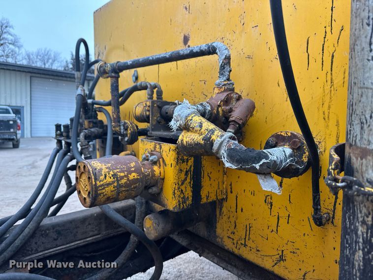 image for item ER8711 1982 Ford 700 oil distributor truck