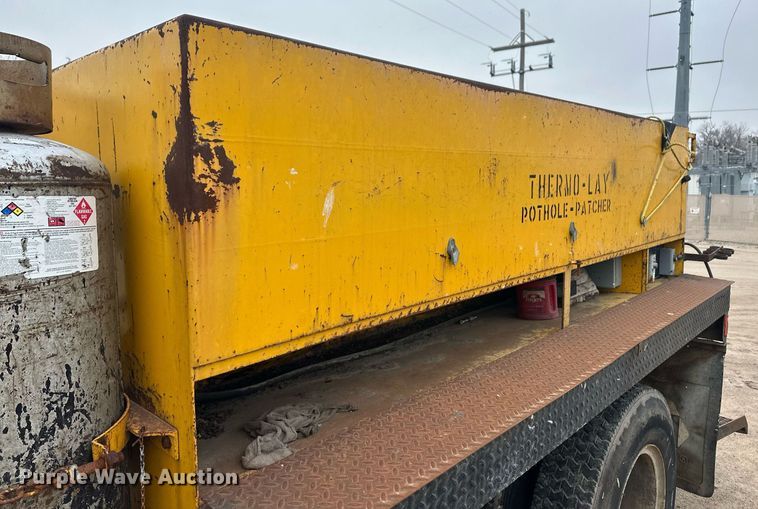 image for item ER8711 1982 Ford 700 oil distributor truck