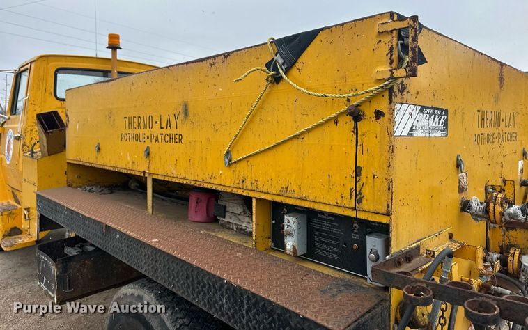 image for item ER8711 1982 Ford 700 oil distributor truck