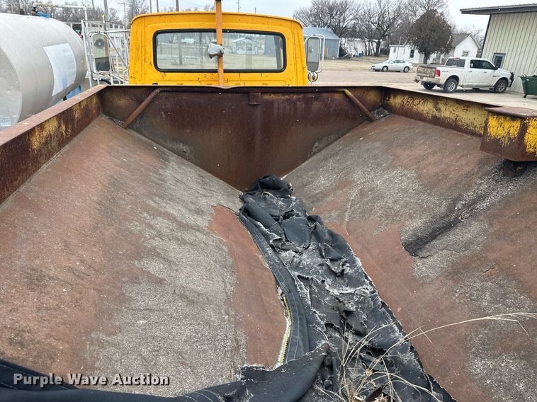 image for item ER8711 1982 Ford 700 oil distributor truck