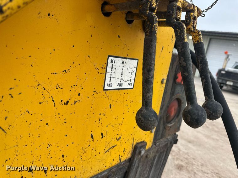 image for item ER8711 1982 Ford 700 oil distributor truck