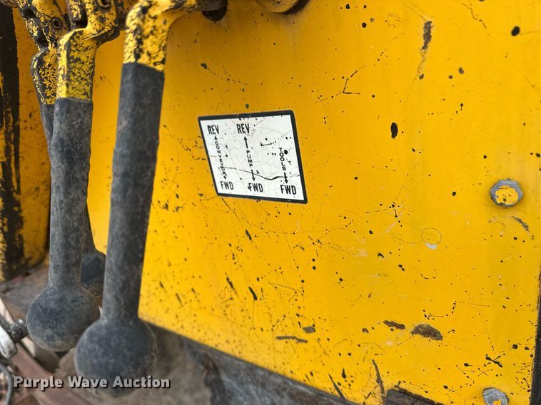 image for item ER8711 1982 Ford 700 oil distributor truck