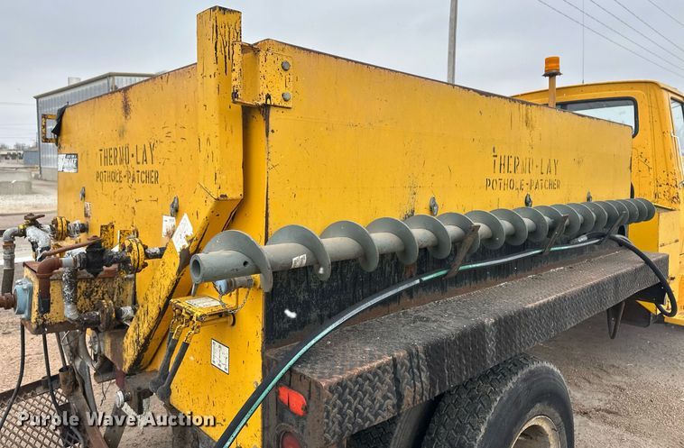 image for item ER8711 1982 Ford 700 oil distributor truck