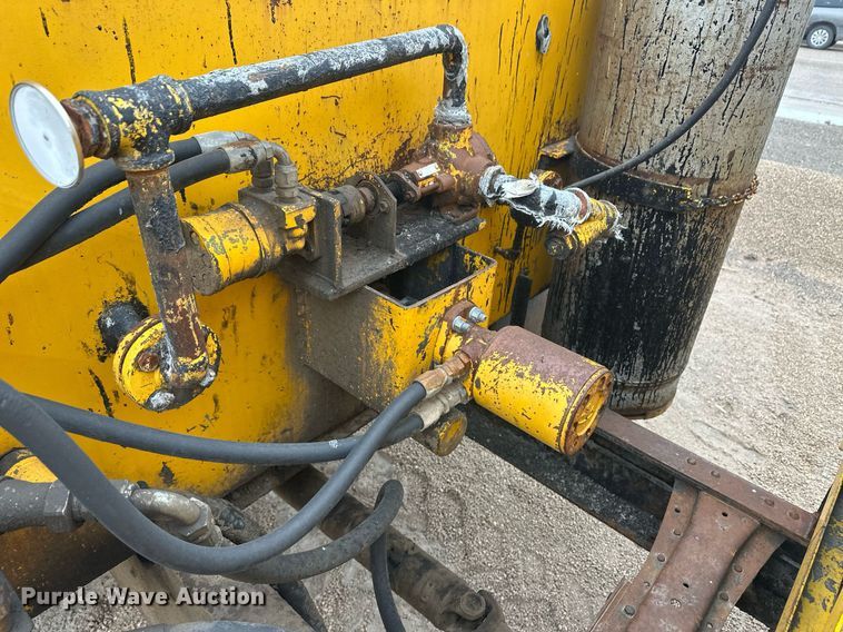 image for item ER8711 1982 Ford 700 oil distributor truck