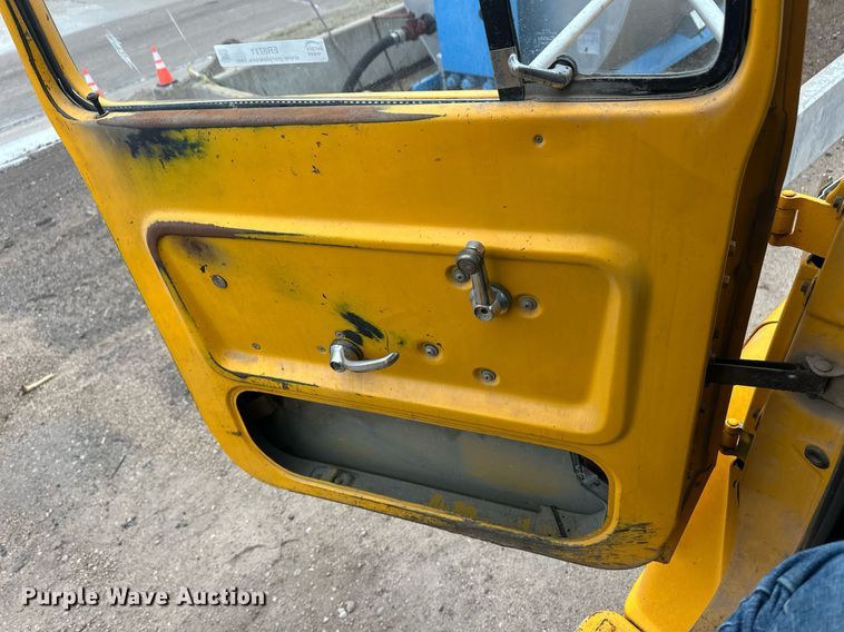 image for item ER8711 1982 Ford 700 oil distributor truck