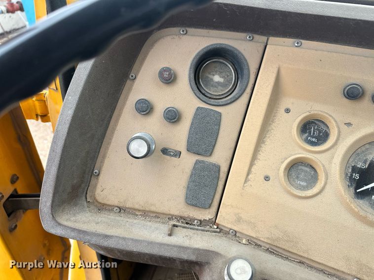 image for item ER8711 1982 Ford 700 oil distributor truck