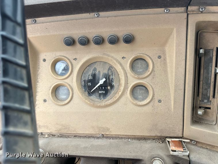 image for item ER8711 1982 Ford 700 oil distributor truck