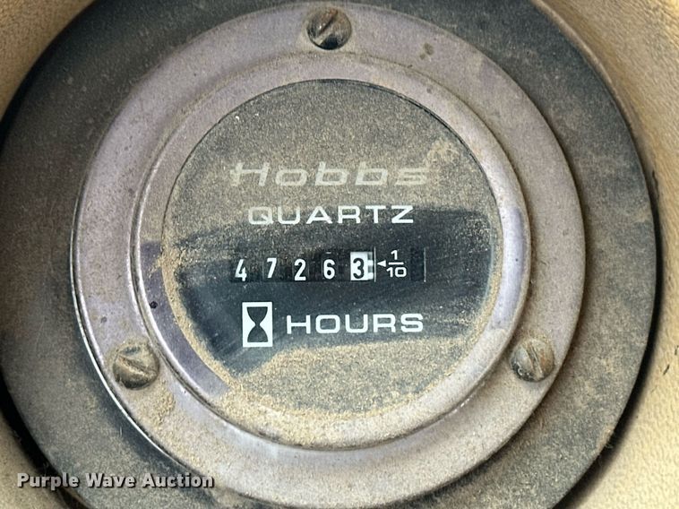 image for item ER8711 1982 Ford 700 oil distributor truck