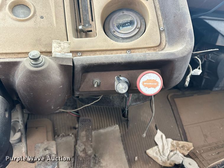 image for item ER8711 1982 Ford 700 oil distributor truck